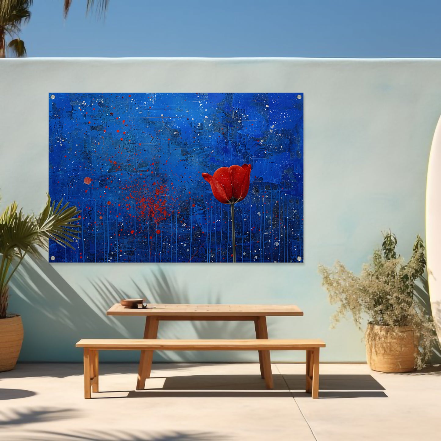 Abstracte tulp tegen dynamische blauwe achtergrond tuinposter