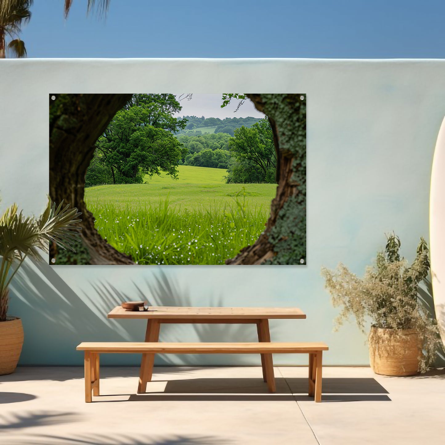 Natuurlandschap door een houten raam tuinposter