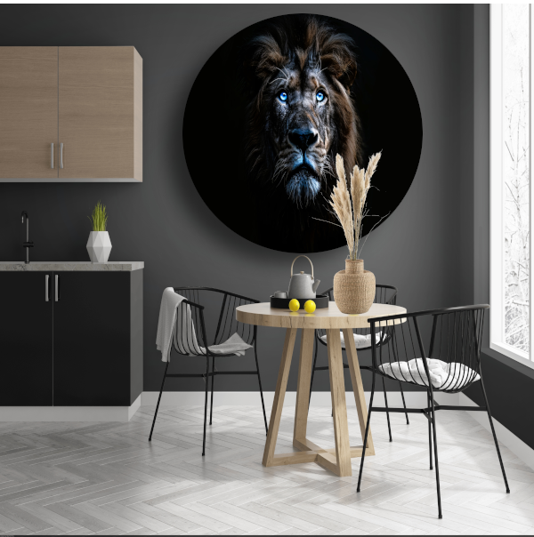 Indrukwekkende leeuw met hypnotiserende blauwe ogen aluminium muurcirkel