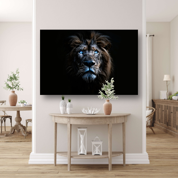 Indrukwekkende leeuw met hypnotiserende blauwe ogen poster