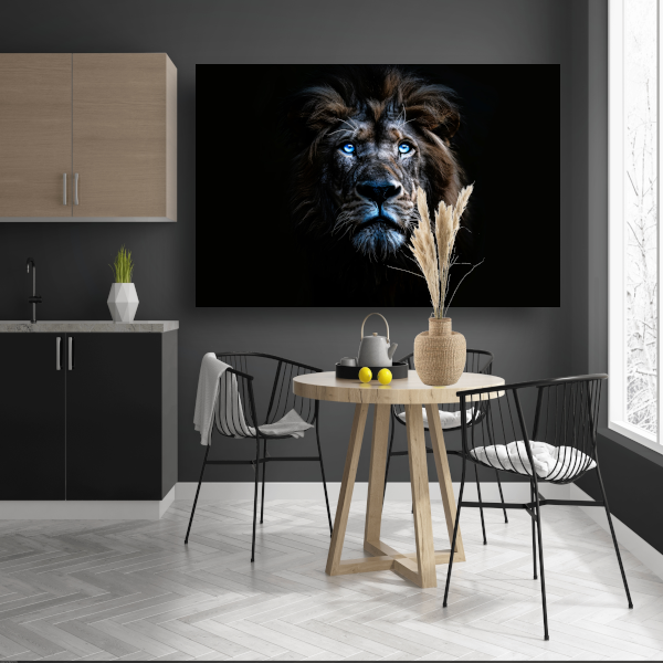 Indrukwekkende leeuw met hypnotiserende blauwe ogen poster