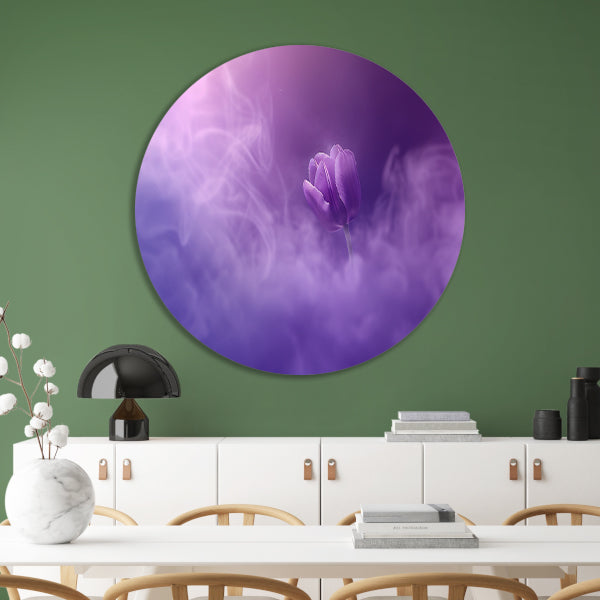 Paarse tulp in dromerige mist aluminium muurcirkel