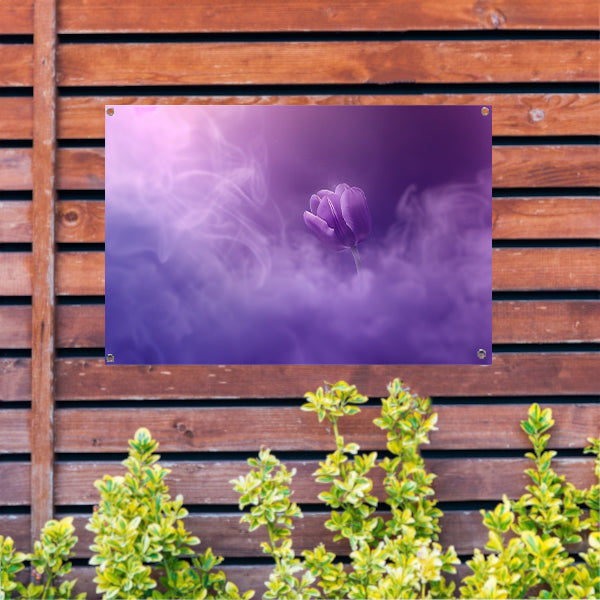 Paarse tulp in dromerige mist tuinposter