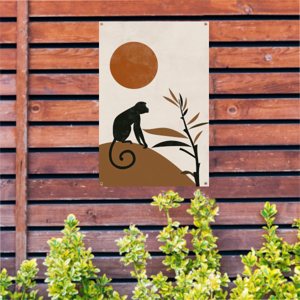 Zwart silhouet van aap tegen grote oranje zon tuinposter