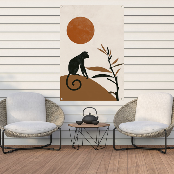 Zwart silhouet van aap tegen grote oranje zon tuinposter