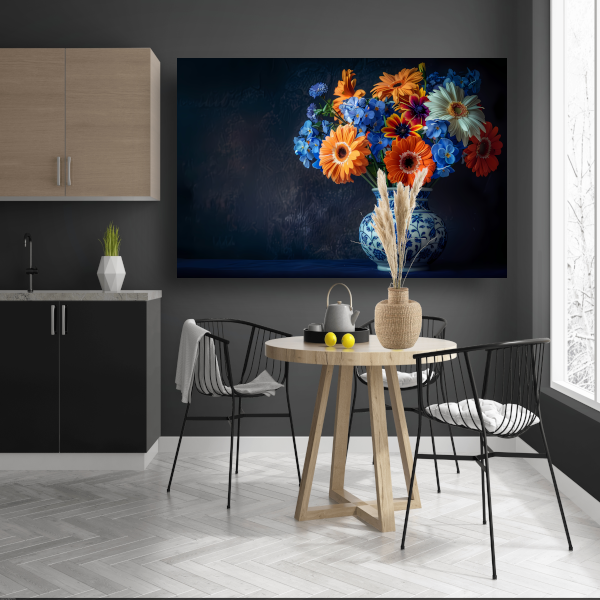 Elegante Bloemensamenstelling in Delfts Blauwe Vaas poster