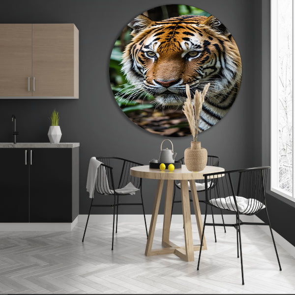 Indrukwekkende tijger in weelderige jungle aluminium muurcirkel