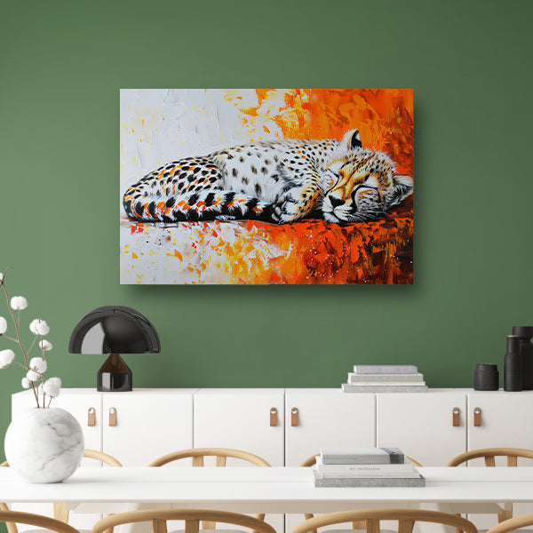 Slapende cheeta met kleurrijke oranje achtergrond canvas