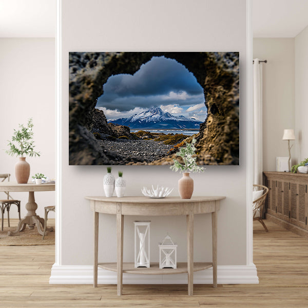 Prachtig uitzicht op vulkaan door rotsopening acrylglas