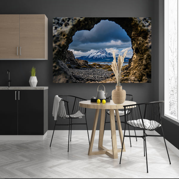 Prachtig uitzicht op vulkaan door rotsopening acrylglas