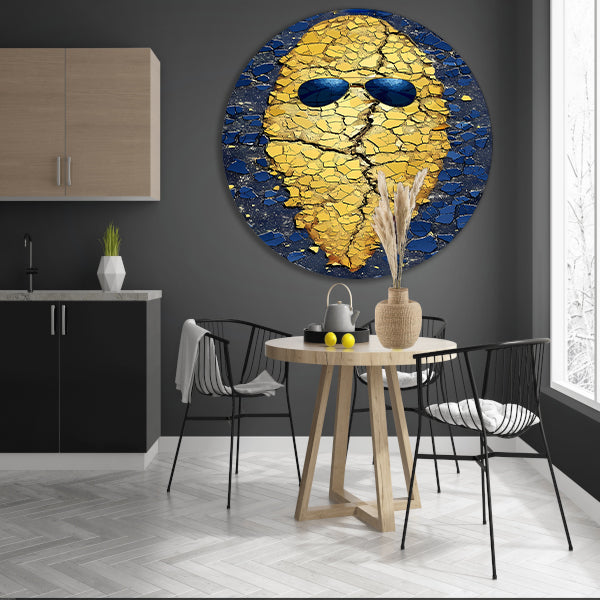 Gouden Aardappel met Zonnebril op Blauwe Achtergrond aluminium muurcirkel