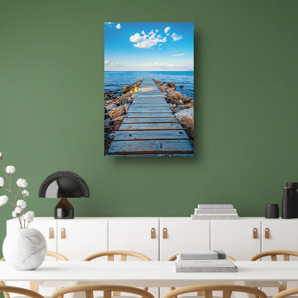 Houten steiger leidt naar serene blauwe zee canvas met baklijst