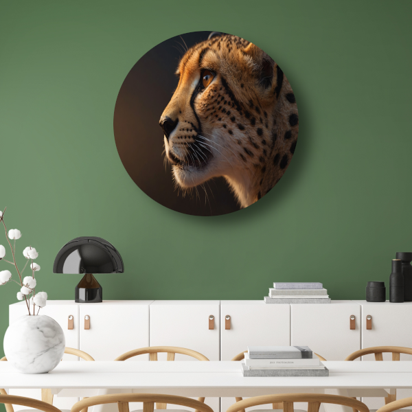 Intense blik van een majestueuze cheeta aluminium muurcirkel