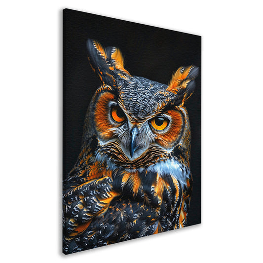 Hyperrealistische Uil met Intense Ogen en Kleurrijke Veren canvas