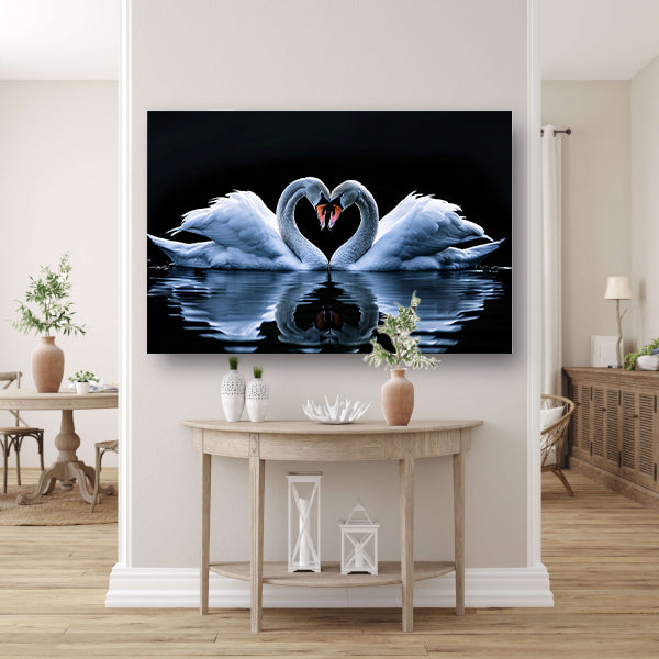 Twee zwanen vormen hart op water poster