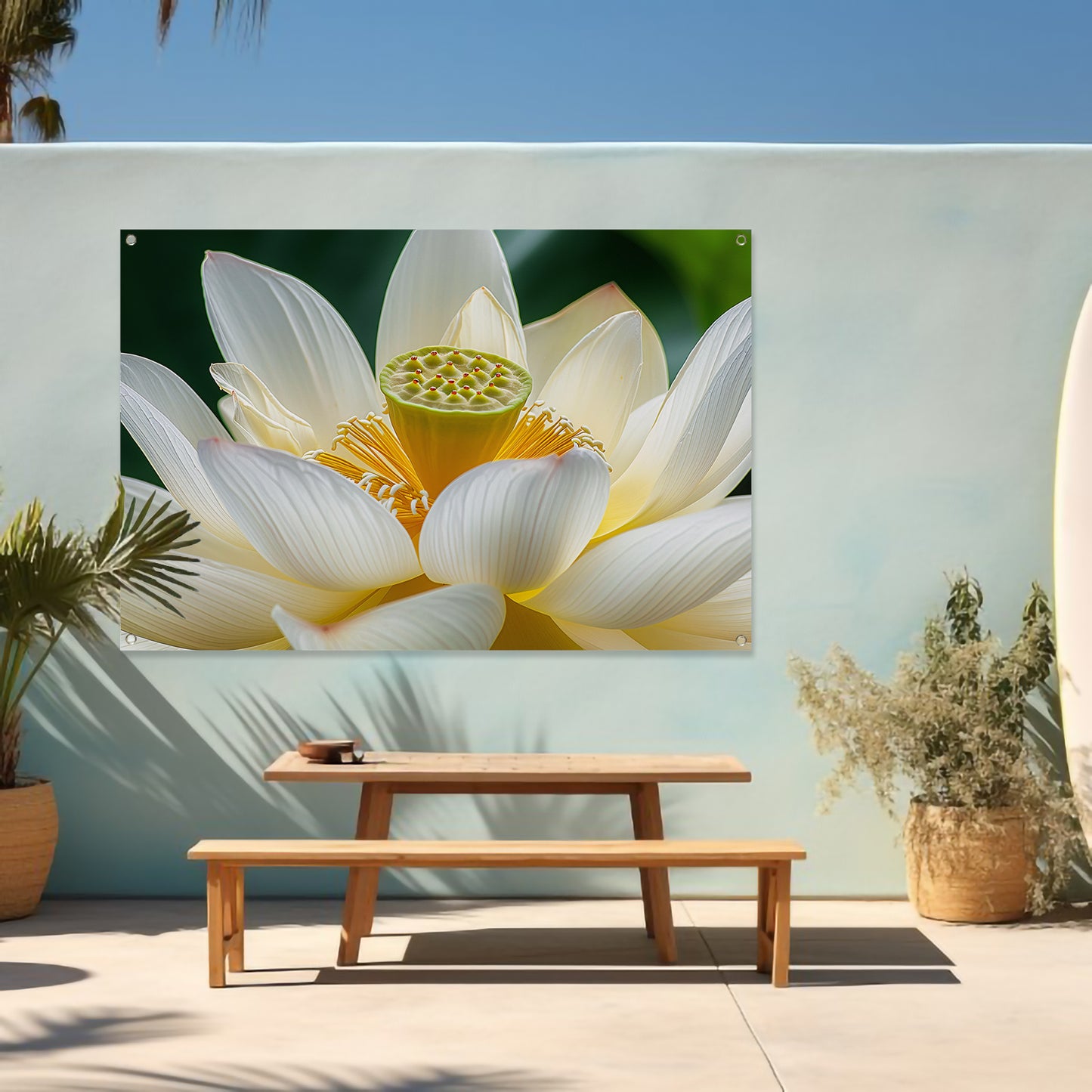 Gedetailleerde close-up van een lotusbloem tuinposter