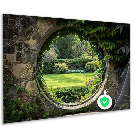 Weelderige tuin gezien door een oude stenen boog poster