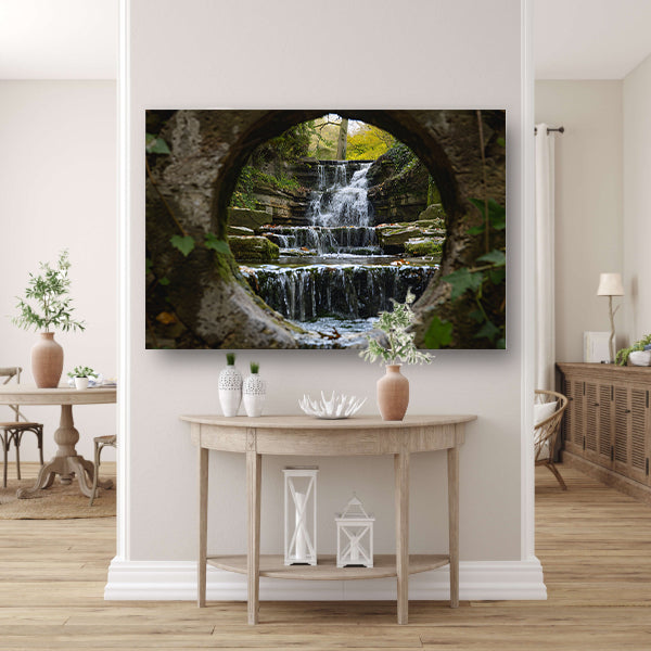 Waterval door een stenen opening gezien poster