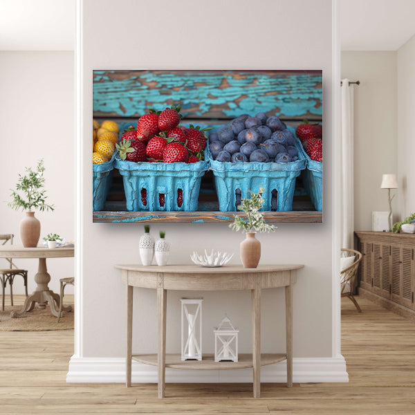 Kleurrijk fruitschaal met aardbeien en blauwe bessen canvas