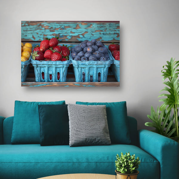 Kleurrijk fruitschaal met aardbeien en blauwe bessen canvas