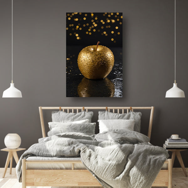 Gouden appel op natte zwarte ondergrond canvas