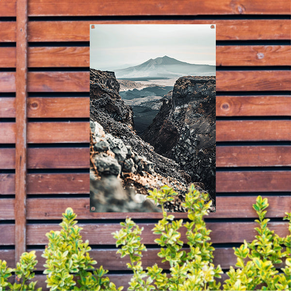 Monochroom Vulkanisch Berglandschap tuinposter