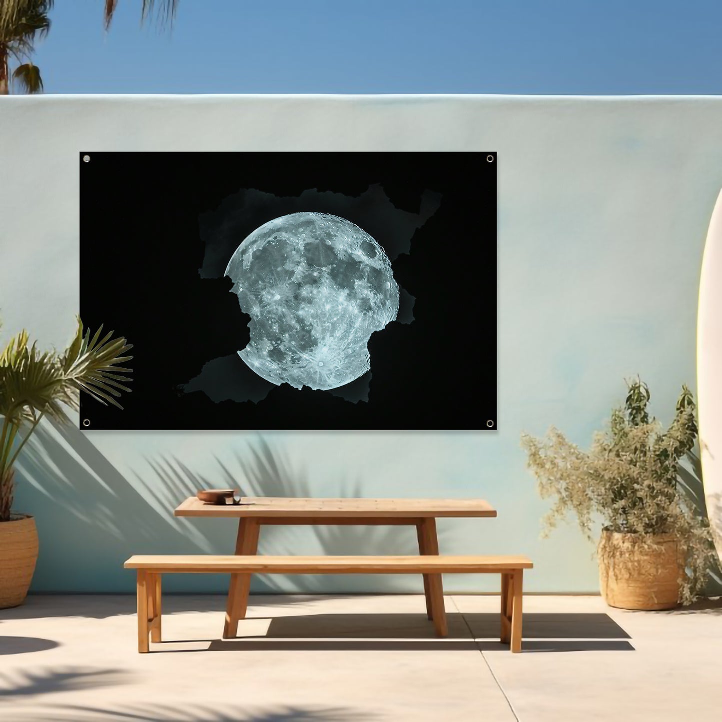 De Maan Door Een Scheur Gezien tuinposter