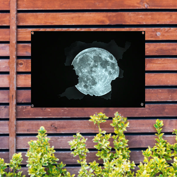 De Maan Door Een Scheur Gezien tuinposter