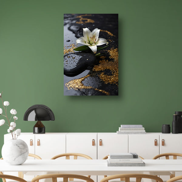 Witte lelie met gouden glans op zwart acrylglas
