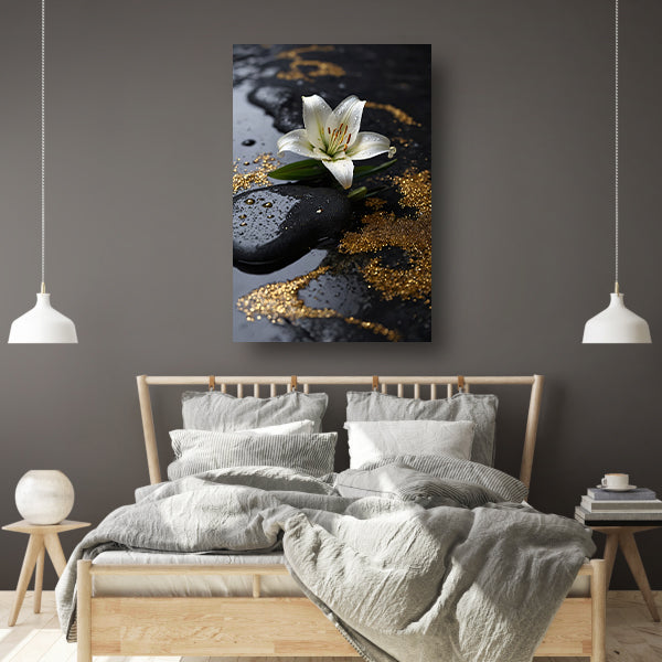 Witte lelie met gouden glans op zwart acrylglas