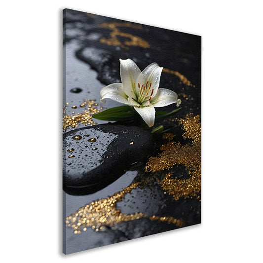 Witte lelie met gouden glans op zwart canvas