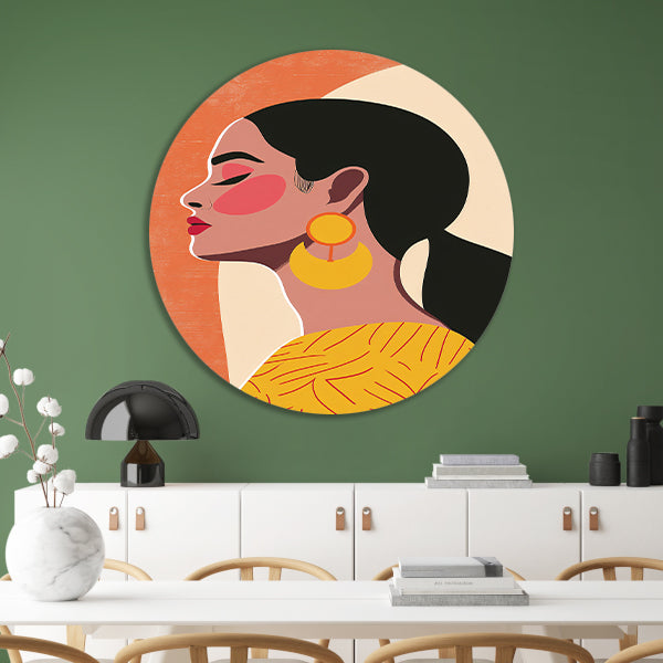 Modern vrouwelijk portret met kleurrijke oorbellen aluminium muurcirkel