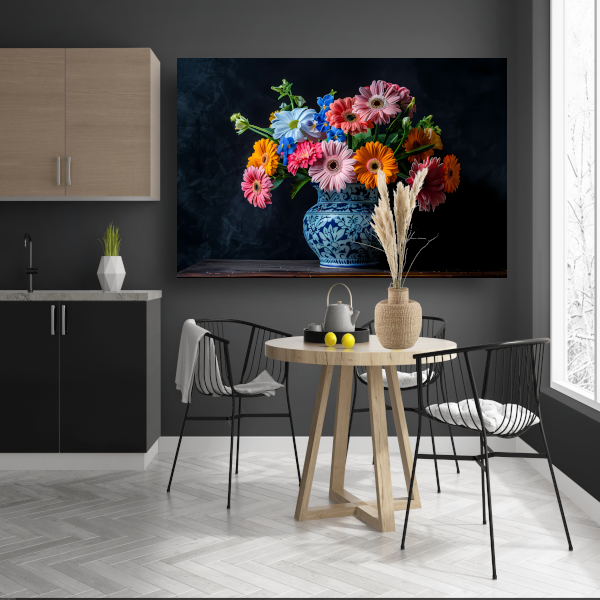 Elegant bloemenboeket in blauw-witte keramische vaas poster