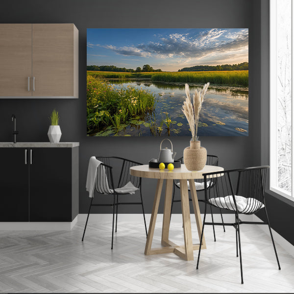 Schilderachtig zomerlandschap met bloemen en water canvas