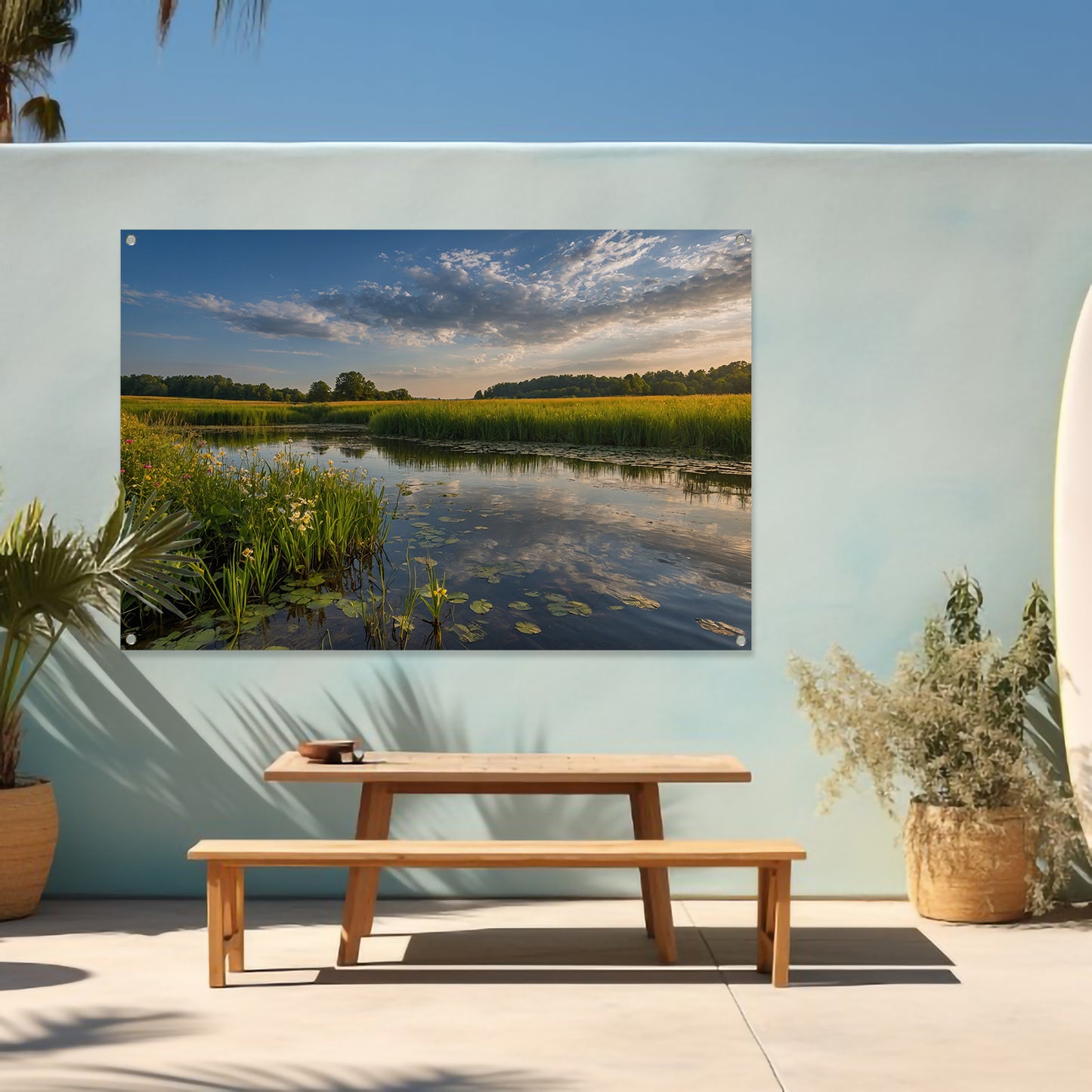 Schilderachtig zomerlandschap met bloemen en water tuinposter