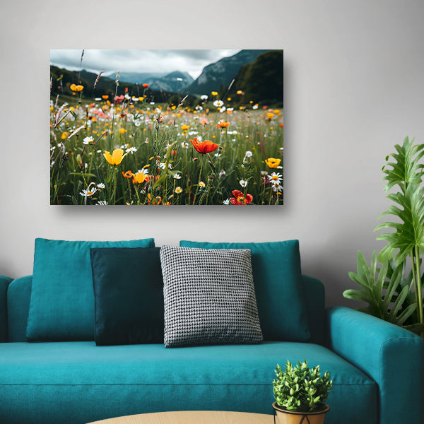 Bloemenveld voor majestueuze bergtoppenposter