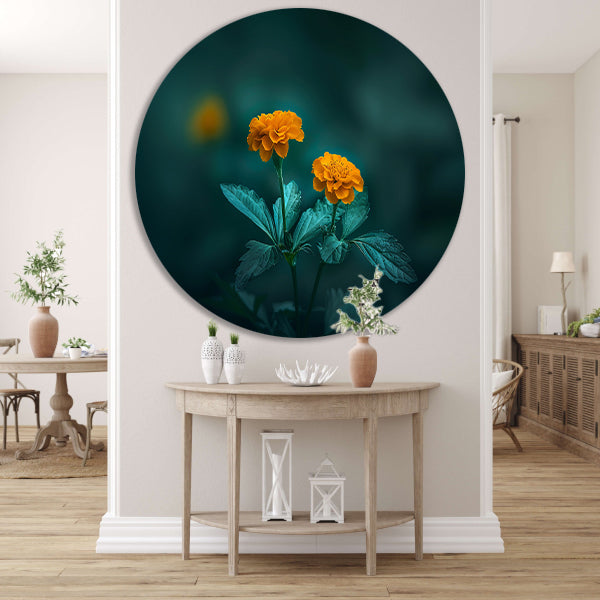 Twee oranje bloemen tegen groene achtergrond aluminium muurcirkel