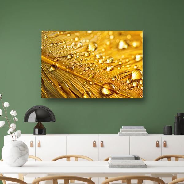 Gouden blad met waterdruppels poster