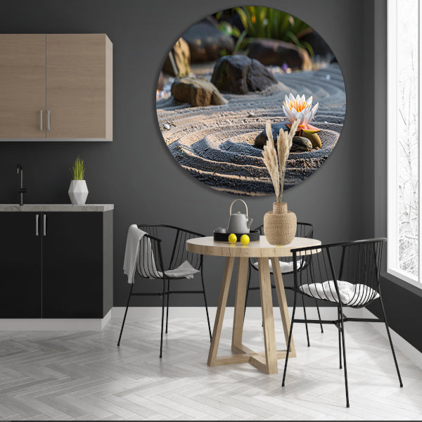 Serene waterlelie in zen-tuin met zand aluminium muurcirkel