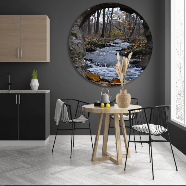 Rivier stroomt door stenen raam in herfstbos aluminium muurcirkel