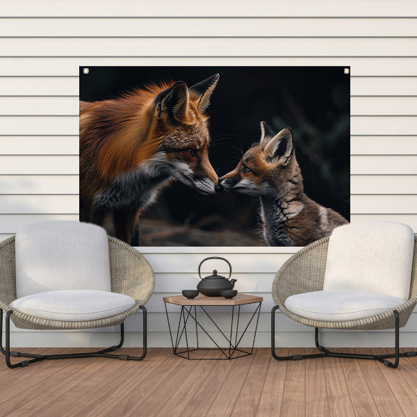 Intiem moment tussen twee vossen tuinposter