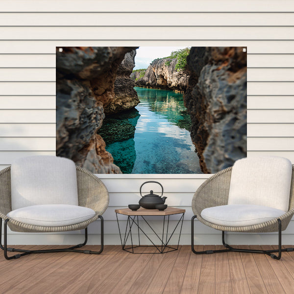 Turquoise Waterweg door Rotskloof tuinposter