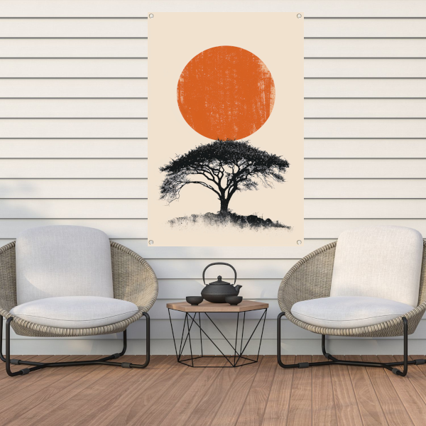 Minimale boom silhouet tegen oranje zon tuinposter