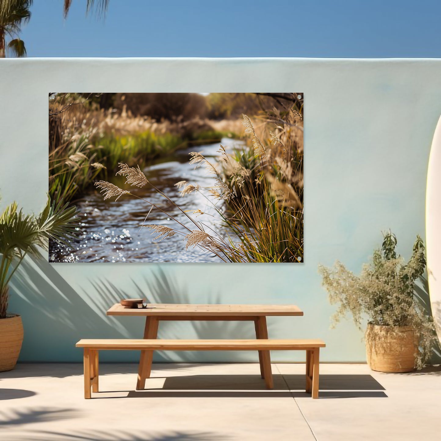 Kabbelende beek in herfstlandschap tuinposter
