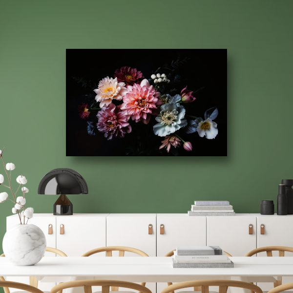 Weelderige bloemenpracht tegen donkere achtergrond canvas