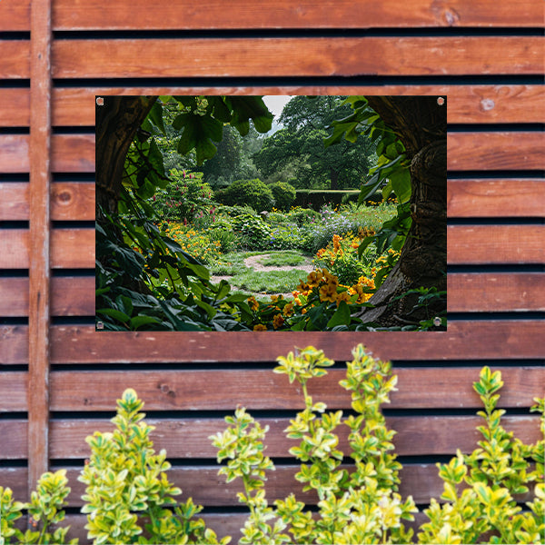 Geheime tuin met stenen boog tuinposter