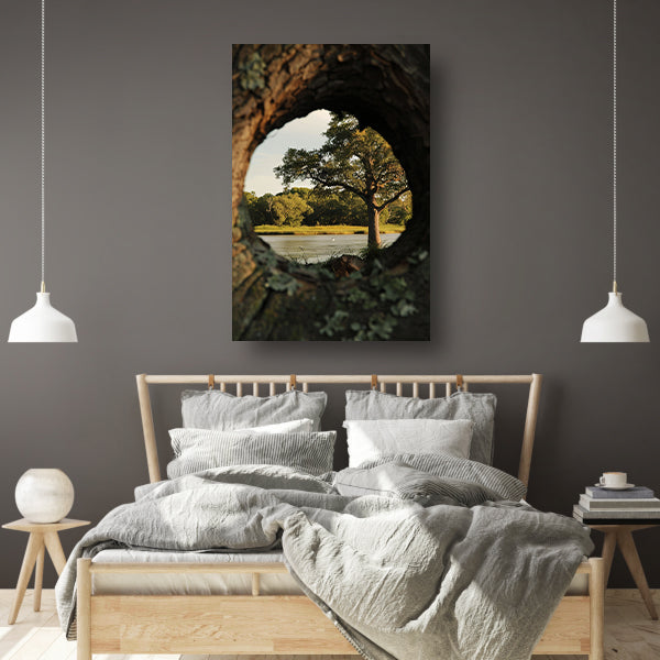 Boom weerspiegeld in rivier door boomholte poster