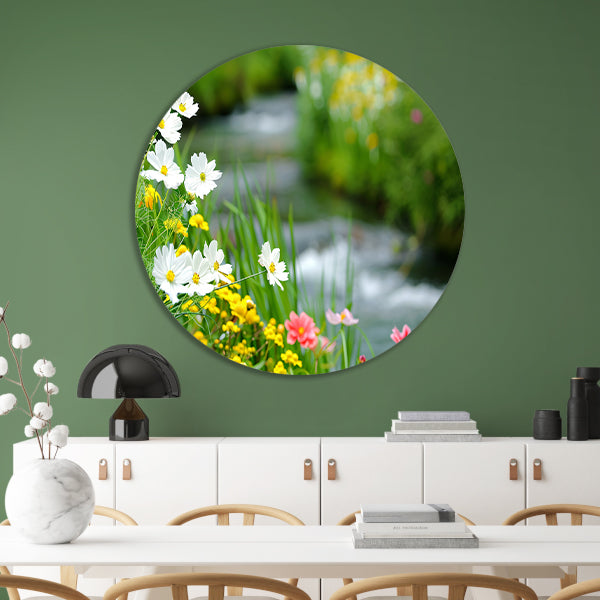 Bloemen langs een rustig beekje aluminium muurcirkel