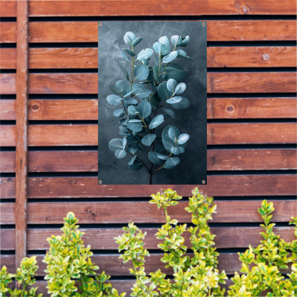 Eucalyptusbladeren met zachte grijze achtergrond tuinposter