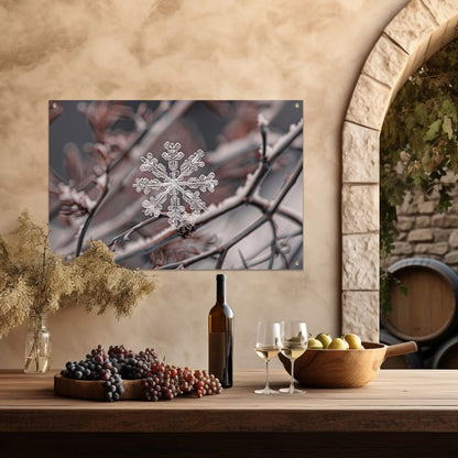Gedetailleerde macrofoto van sneeuwvlok op takken tuinposter